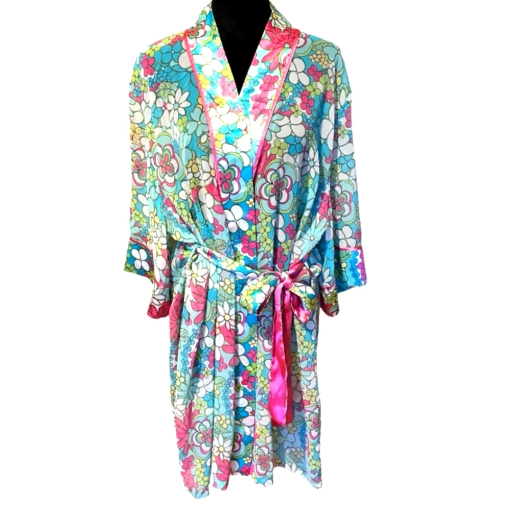 Plus Size 2X Y2K Vintage 60s 70s inspired Mod Floral Silky Robe Size 2X